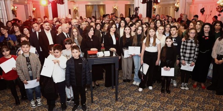 Spiropali takon komunitetin shqiptar në Greqi: Në çdo vend ku jetojnë shqiptarë, ekziston dashuria për atdheun. Të angazhuar për arritjen e marrëveshjes për Pensionet.