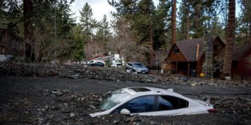 Stuhi të mëdha shiu dhe përmbytje në Kaliforni, tre të vdekur nga incidentet.