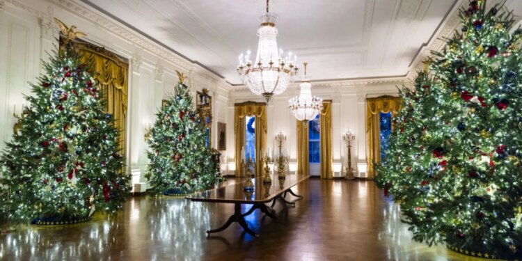 “Ta ndajmë me botën dashurinë që ndiejmë brenda vetes,” publikimi i Melania Trump, video nga Shtëpia e Bardhë me dekorime festive.