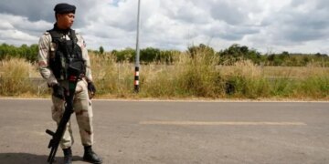 Tajlanda godet zonën kufitare me Kamboxhian, ndërkohë që bisedimet për armëpushim vazhdojnë.