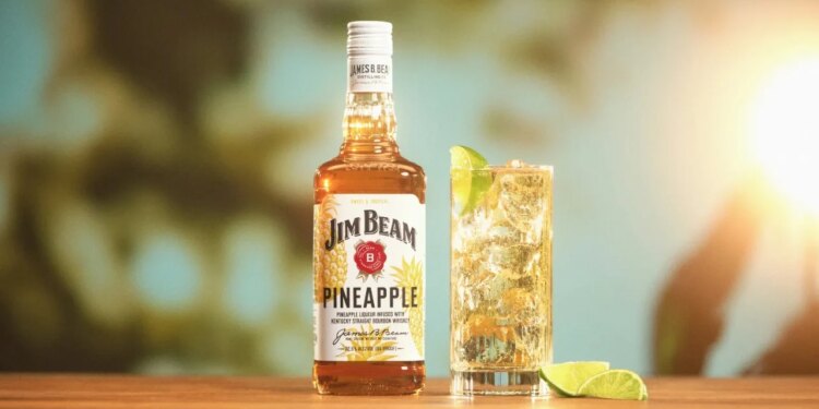 Tarifat e Trump ndikojnë në whiskey, presidenti amerikan ndalon prodhimin në distilerinë e Jim Beam, e njohur për bourbon-in e saj të njohur.