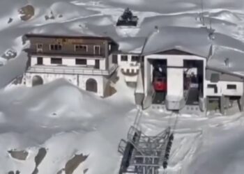 Teleferiku ndaloi së funksionuari, duke lënë të bllokuar 100 persona, prej të cilëve tre u plaganosën.