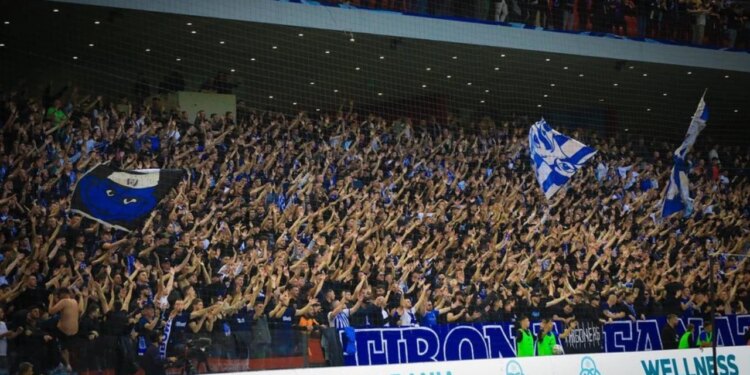 Tifozët e shumtë braktisin derbin më të rëndësishëm të futbollit shqiptar, ndërsa bardheblutë përqendrohen vetëm te mbijetesa; shifrat e biletave të shitura flasin vetë.