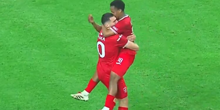 Tirana-Partizani në drejtpërdrejtë: “Demat” dominon derbin, Skuka realizon golin e dytë.