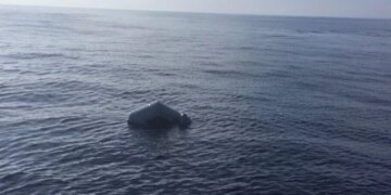 Tragjedia në Mesdhe: 116 viktima nga mbytja e një anije me emigrantë, vetëm një individ arriti të shpëtojë.