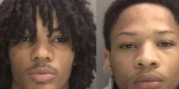 Tragjedia në natën e Krishtlindjes: Babai i dy fëmijëve u gjet i vrarë me thikë, dy vëllezërit e moshës 19 dhe 20 vjeçare shpallen në kërkim.