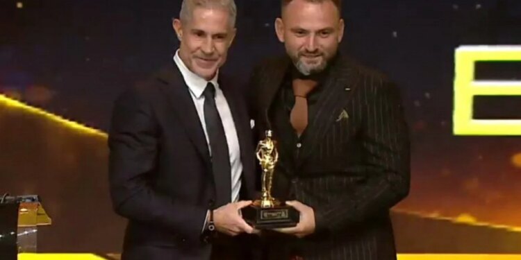 Trajneri i Egnatias, që tashmë ka dalë nga spitali, rikthehet në fushë si trajneri më i mirë për të dytin vit radhazi.