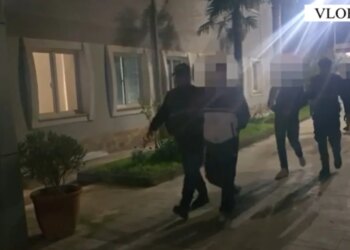 Tre persona të arrestuar në Vlorë për pengmarrjen dhe dhunimin e një shqiptari nga Kosova për dy javë, reagon policia.