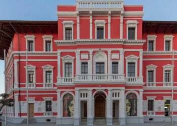 Tre të punësuar në Bashkinë e Vlorës pezullohen nga detyra për dyshime mbi abuzimin me karburantin e mjeteve të punës.