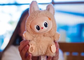 Trendet që do të humbasin tërheqjen dhe do të konsiderohen të kote në vitin 2026: nga jetesa e ekzagjeruar në rrjetet sociale deri te Labubu dhe eliminimi i botoksit.