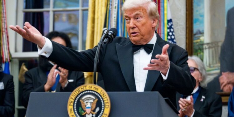 Trump komenton mbi operacionet ushtarake në Venezuelë, thotë se nuk ka nevojë për miratimin e Kongresit për veprime.