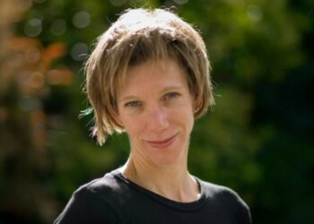 Trupi i pajetë i atletes amerikane, i shpallur i humbur prej disa ditësh, gjendet në Kaliforni; hetimet zbulojnë se ajo u sulmua nga një peshkaqen.