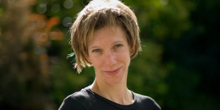 Trupi i pajetë i atletes amerikane, i shpallur i humbur prej disa ditësh, gjendet në Kaliforni; hetimet zbulojnë se ajo u sulmua nga një peshkaqen.