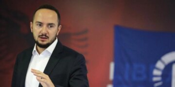 Turi i “Foltoreve” vazhdon: Pas takimit me demokratët, Salianji zhvillon bisedime nesër në Durrës.