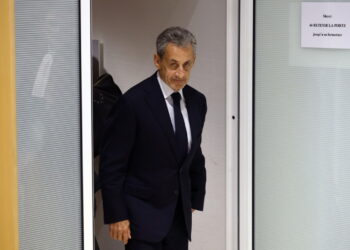 "U luta për të qëndruar i duruar", Libri i Sarkozisë përshkruan 20 ditët e tij në burg: Mungesa e ngjyrave dhe dominimi i griut e çuan në reflektime.