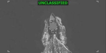 Ushtria amerikane sulmon tre anije të dyshuara për trafik droge në Oqeanin Paqësor, me të paktën tetë të vdekur.