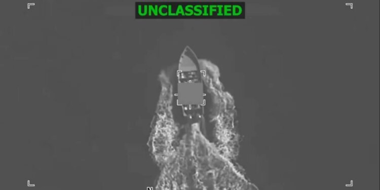 Ushtria amerikane sulmon tre anije të dyshuara për trafik droge në Oqeanin Paqësor, me të paktën tetë të vdekur.