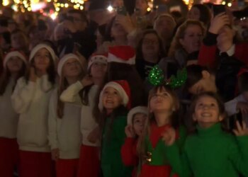 VIDEO/ Ndezja më magjike e dritave festive në Shqipëri: Shkodra zbukuron muajin dhjetor me një spektakël të jashtëzakonshëm