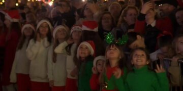 VIDEO/ Ndezja më magjike e dritave festive në Shqipëri: Shkodra zbukuron muajin dhjetor me një spektakël të jashtëzakonshëm