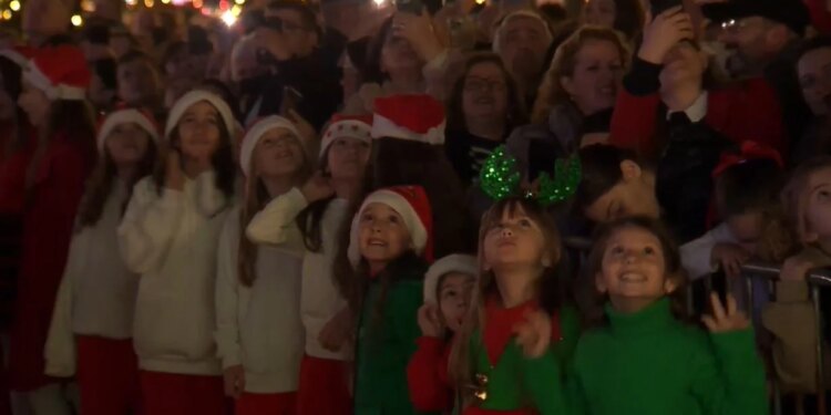 VIDEO/ Ndezja më magjike e dritave festive në Shqipëri: Shkodra zbukuron muajin dhjetor me një spektakël të jashtëzakonshëm
