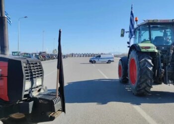 VIDEO/ Përleshje të dhunshme në Greqi, fermerët përpiqen të përmbysin furgonin e policisë