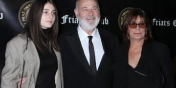 Vajza e birësuar e Rob Reiner jep reagimin e saj të parë pas vrasjes tragjike të çiftit të Hollywood-it: Jam e shokuar, vijë nga një familje që…