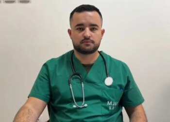 Vdekja e një burri 42-vjeçar në Vlorë; mjeku i urgjencës tregon që kur viktima arriti në spital, nuk kishte shenja jete.