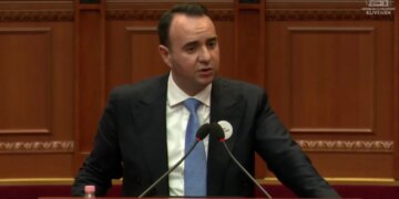 Vendimi për të hapur 20 qendra emigrantësh në jug të vendit, Balliu i përgjigjet: Shenjë papërgjegjshmërie dhe rrezik për qytetarët.