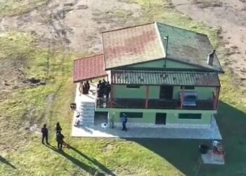 Video/ Aksioni në Fushë-Kuqe, forcat e policisë rrethojnë vilën! Të arrestuarit që lidhen me vrasjen e Indrit Dokles në vitin 2022.