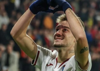 Video/ Ernest Muçi vazhdon me paraqitje të shkëlqyera, ylli shqiptar shënon dy gola në Turqi dhe i jep mesazhe Sylvinhos.