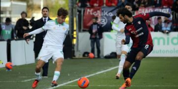 Video/ Hapi i gabuar i Romës në ndjekjen e titullit, verdhekuqtë humbasin ndaj Cagliarit dhe avashojnë mundësinë për t'u afruar me Interin në krye.