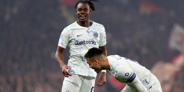 Video/ Interi realizon transferimin e suksesshëm, mposht De Rossin dhe renditet i pari në Serie A