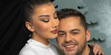 Video/ Një muaj pas ndarjes nga jeta të Shpat Kasapit, Selvije Jao publikon pamje emocionale të artistit së bashku me djalin e tij.