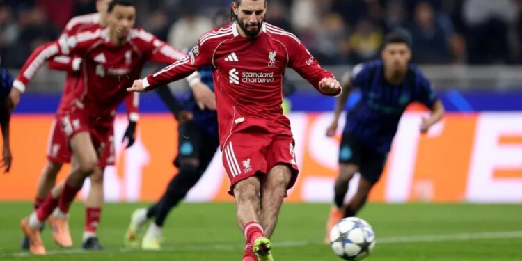 Video/ Një penallti ndihmon Slotin, Liverpooli mund Interin me vështirësi dhe kualifikohet në çerekfinale
