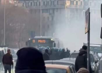 Video/ Tifozët e Interit dhe Genoas përplasen në kaos jashtë stadiumit para ndeshjes së Serie A