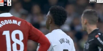 Video/ Vinicius përballet me fishkëllima nga tifozët në "Santiago Bernabeu"