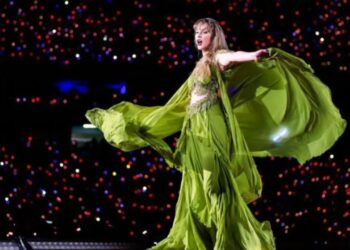 Viktimat e sulmit me thikë gjatë koncertit të Taylor Swift, këngëtarja reagon me emocion pas takimit me familjarët e tyre në Angli.