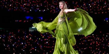 Viktimat e sulmit me thikë gjatë koncertit të Taylor Swift, këngëtarja reagon me emocion pas takimit me familjarët e tyre në Angli.