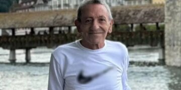 Vizita e zakonshme përfundon me tragjedi; 64-vjeçari, që e shoqëroi bashkëshorten për një kontroll, humb jetën pas rrëzimit në spital.