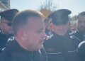 Vlora pa ujë për 4 ditë/ Kryetari i AKU-kut: “O vllai, do më dëgjosh” – Protestuesve u premtohet rifillimi i furnizimit pas mesnatës.