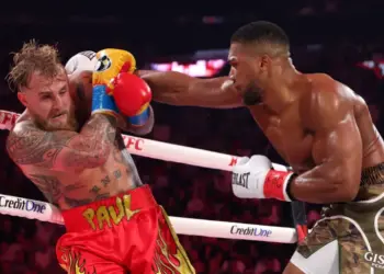 YouTuber-i Paul angazhon avokat për të paditur ata që e akuzojnë se ndeshja me Joshuan ishte e manipuluar.