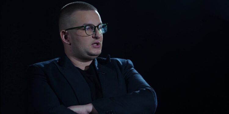 Zbulimi i ‘mbesës së Kryeministrit’/ Ermes Hoxhalli zbardh detajet për mashtrimin me bursat falas për në SHBA dhe përmend ‘bashkëpunëtorët’ e tij në Exclusive