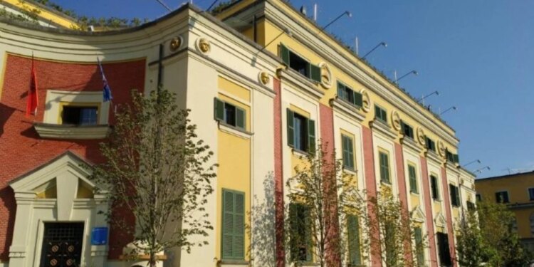 Zyrtarët e Bashkisë së Tiranës nën hetim nga Prokuroria për dyshime se kanë abuzuar me fondet publike për projekte fiktive.