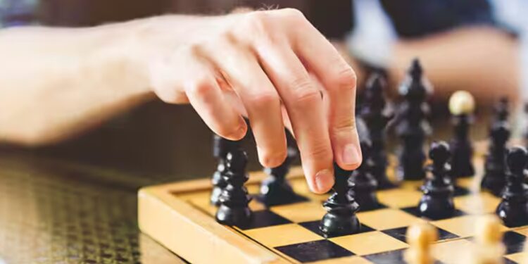 120 fëmijë përballen me sfidat e mendjes, 15 shkolla në Tiranë e ofrojnë sportin e shahut si lëndë mësimore zgjedhëse.