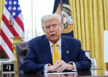 13:50  
“Jemi duke shqyrtuar të gjitha mundësitë”, ICE mund të tërhiqet; a po lëkundet Trump?  
Stuhia dimërore që ka përfshirë 22 shtete amerikane me temperatura të ulëta nuk i ka ndaluar protestat për vdekjen e infermierit 37-vjeçar, Alex Pretti.