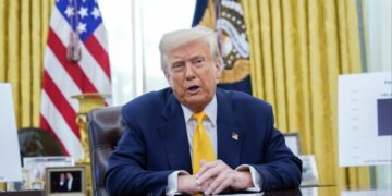 13:50  
“Jemi duke shqyrtuar të gjitha mundësitë”, ICE mund të tërhiqet; a po lëkundet Trump?  
Stuhia dimërore që ka përfshirë 22 shtete amerikane me temperatura të ulëta nuk i ka ndaluar protestat për vdekjen e infermierit 37-vjeçar, Alex Pretti.