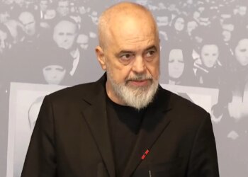 15 vite pas ngjarjeve të 21 Janarit: “Protestuesit ishin pa armë”, Rama: Ishim duke kaluar urën me Pandeli Majkon kur na kaloi një autoblindë dhe…