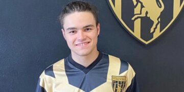 19-vjeçari gjen vdekjen tragjike në rrugë, grabitet nga një burrë dhe më pas goditet nga një makinë.