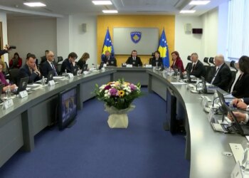 “2025, vit i përparësive politike”/ Ekspertët në Kosovë: Pasojat e krizës vazhdojnë, pritet kthimi në fokusin e interesave qytetare