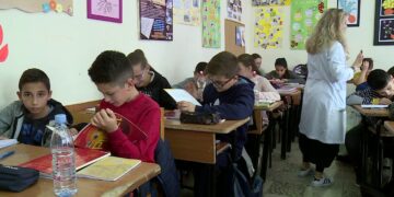 300 shkolla pa shërbim psiko-social, mbi 93 mijë nxënës pa mbështetje, mungojnë psikologët në shumë institucione arsimore.
